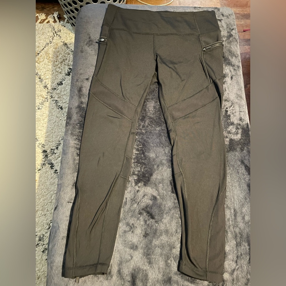 Lululemon Keep The Fleece Tight *28"
Black Size 12